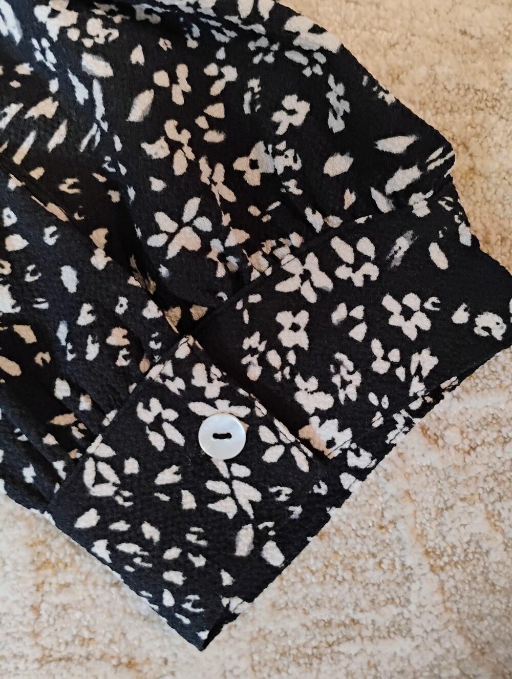NWT 10 DKNY Black Floral Split V-Neck 3/4 Sleeve Button Front Midi Shirt Dress - Picture 7 of 12